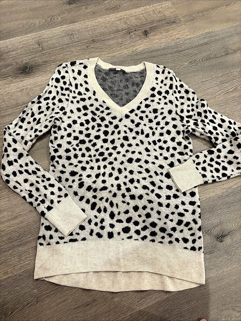 LOFT Animal Print V-Neck Sweater Size Medium
